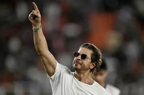 Shah Rukh Khan hospitalised for heatstroke