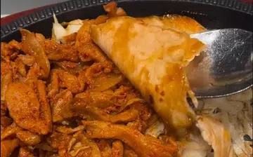 Diner complains of paper-thin salmon at Suntec City food court