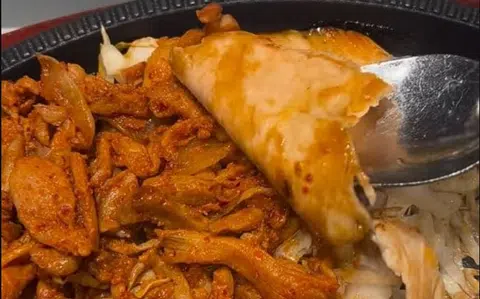 Diner complains of paper-thin salmon at Suntec City food court