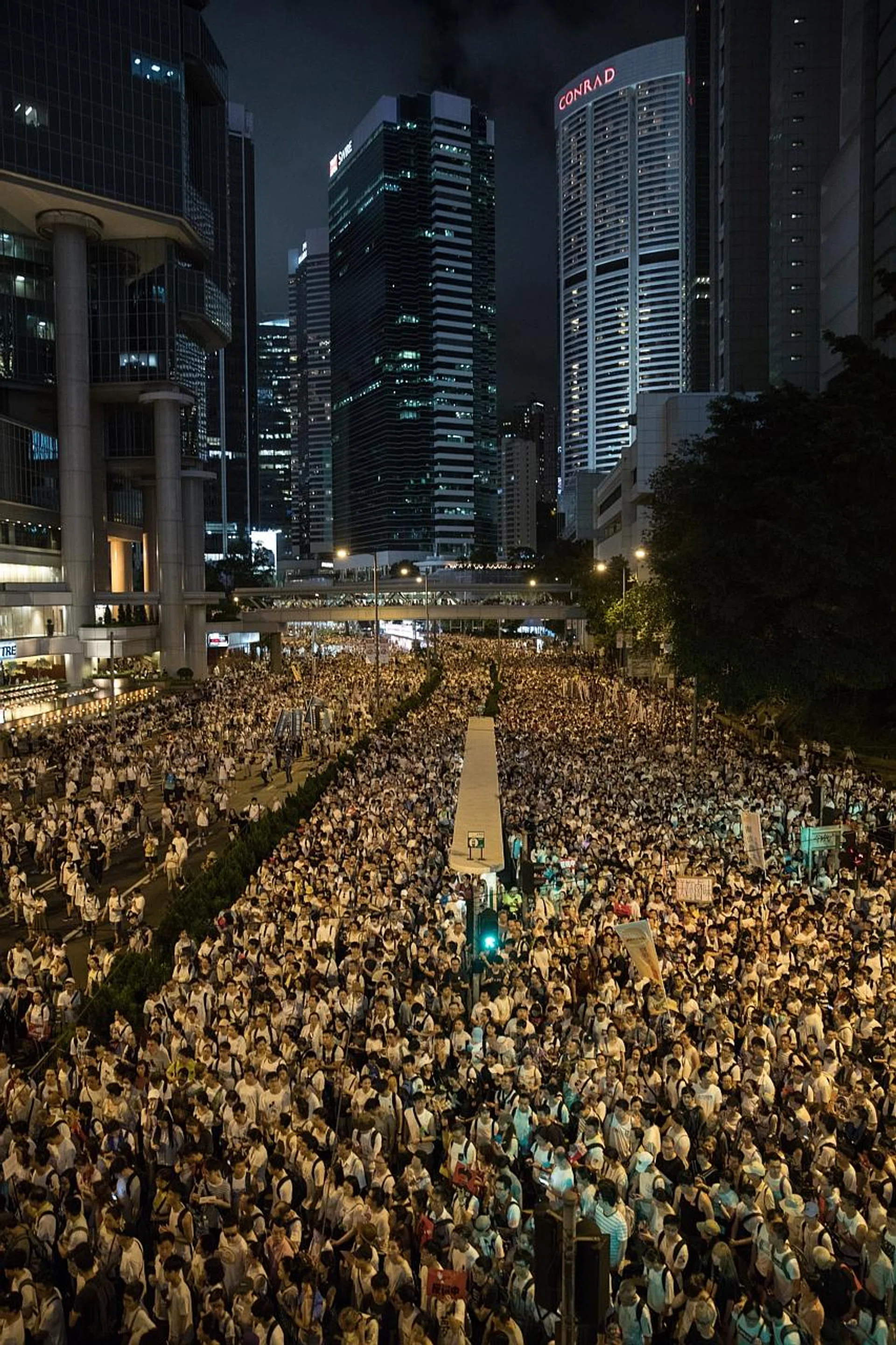 Chants of "No China extradition, no evil law" echoed through the streets, while others called for senior officials to step down. 