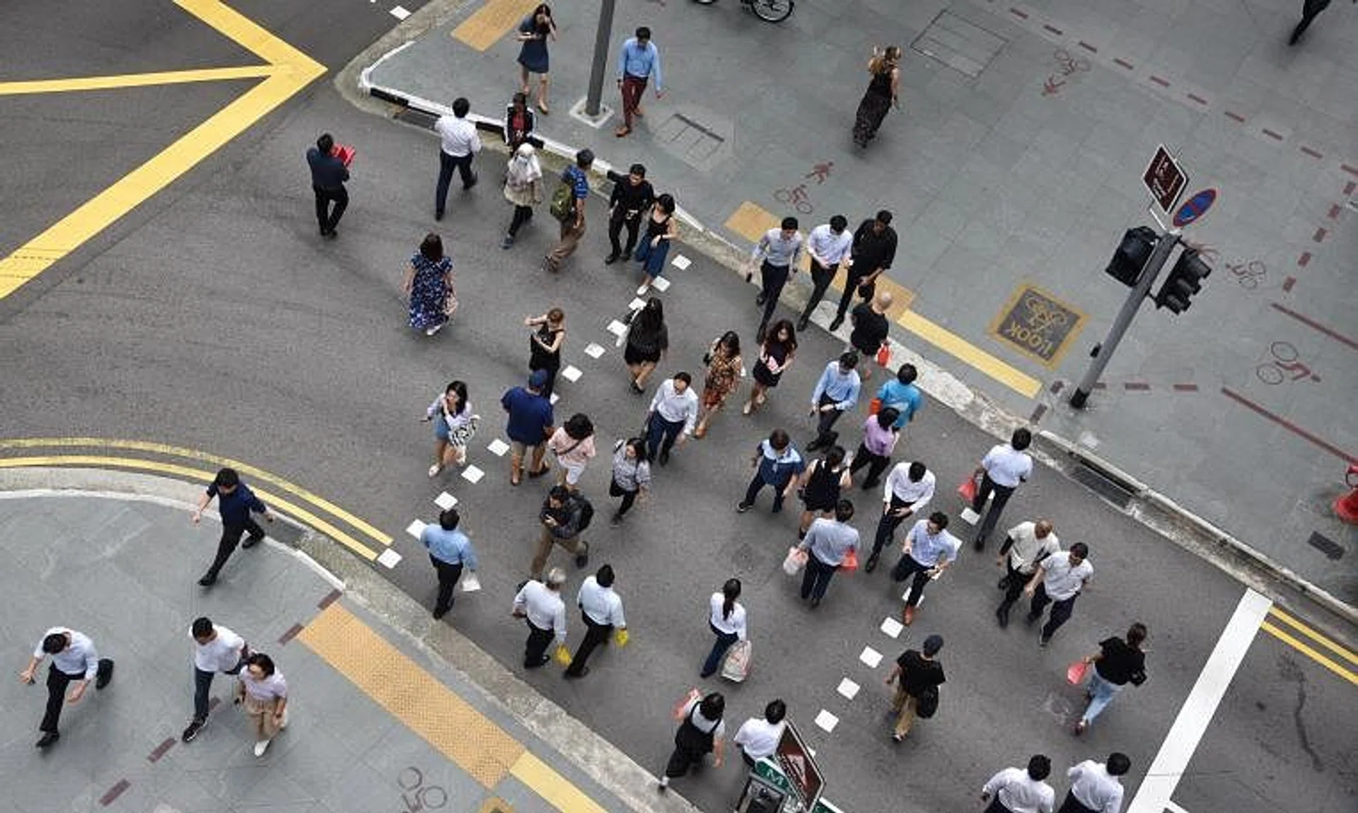 Fewer workers changed jobs in 2023 as job opportunities drop and economic uncertainties loom.