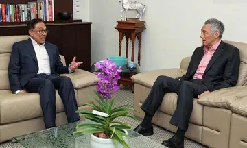 PM Lee congratulates Anwar Ibrahim on being sworn in as Malaysia's Prime Minister