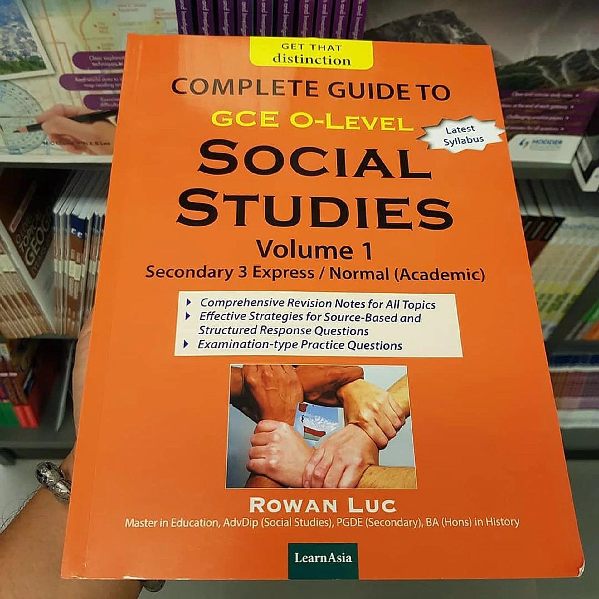 The cover of the social studies revision guide that upset netizens. 