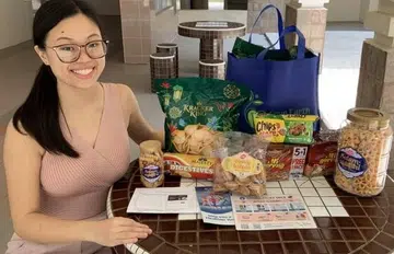 Nurse hands out Hari Raya carepacks paid out of own pocket