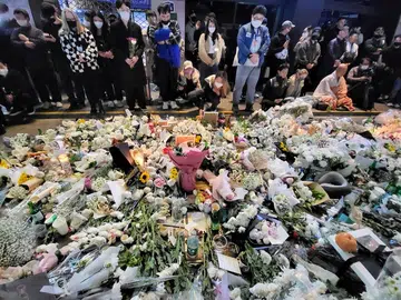 Questions raised about lax crowd control as South Koreans mourn Itaewon crowd crush tragedy