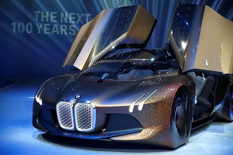 Tech news: BMW to have self-driving car by 2021