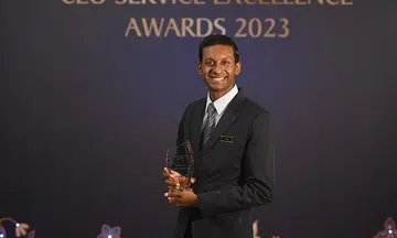 Flight steward who helped driver that collapsed at wheel wins SIA service award