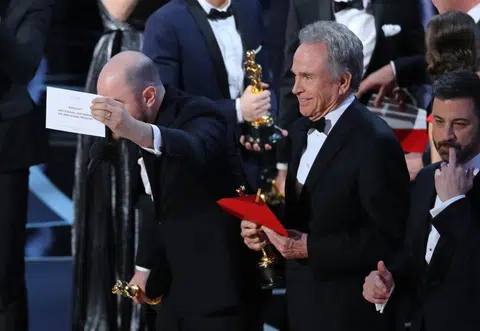 Shock and confusion cap 89th Oscars