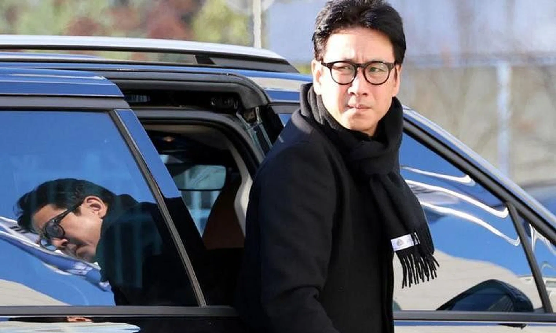 South Korean actor Lee Sun-kyun arrives at a police station for questioning regarding his alleged illegal drug use in Incheon, South Korea, December 23, 2023.    Yonhap via REUTERS