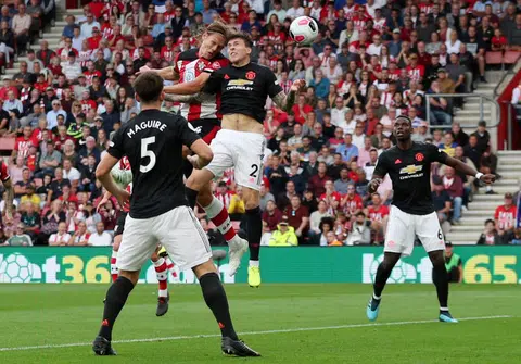 Red Devils held by 10-man Saints
