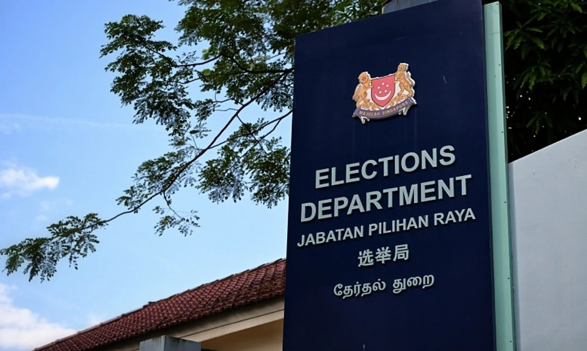 The Returning Officer can issue corrective directions to those who publish prohibited online election advertising content under the proposed new law. 