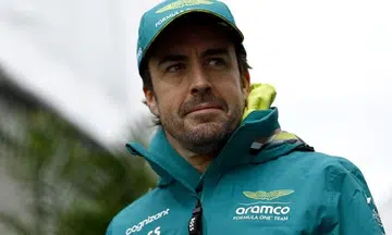 'I am here to stay' - Alonso extends Aston Martin deal