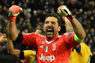 Spurs slip as Juventus enter last eight