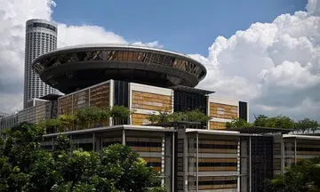 Can overseas court hear a civil suit originating in Singapore?