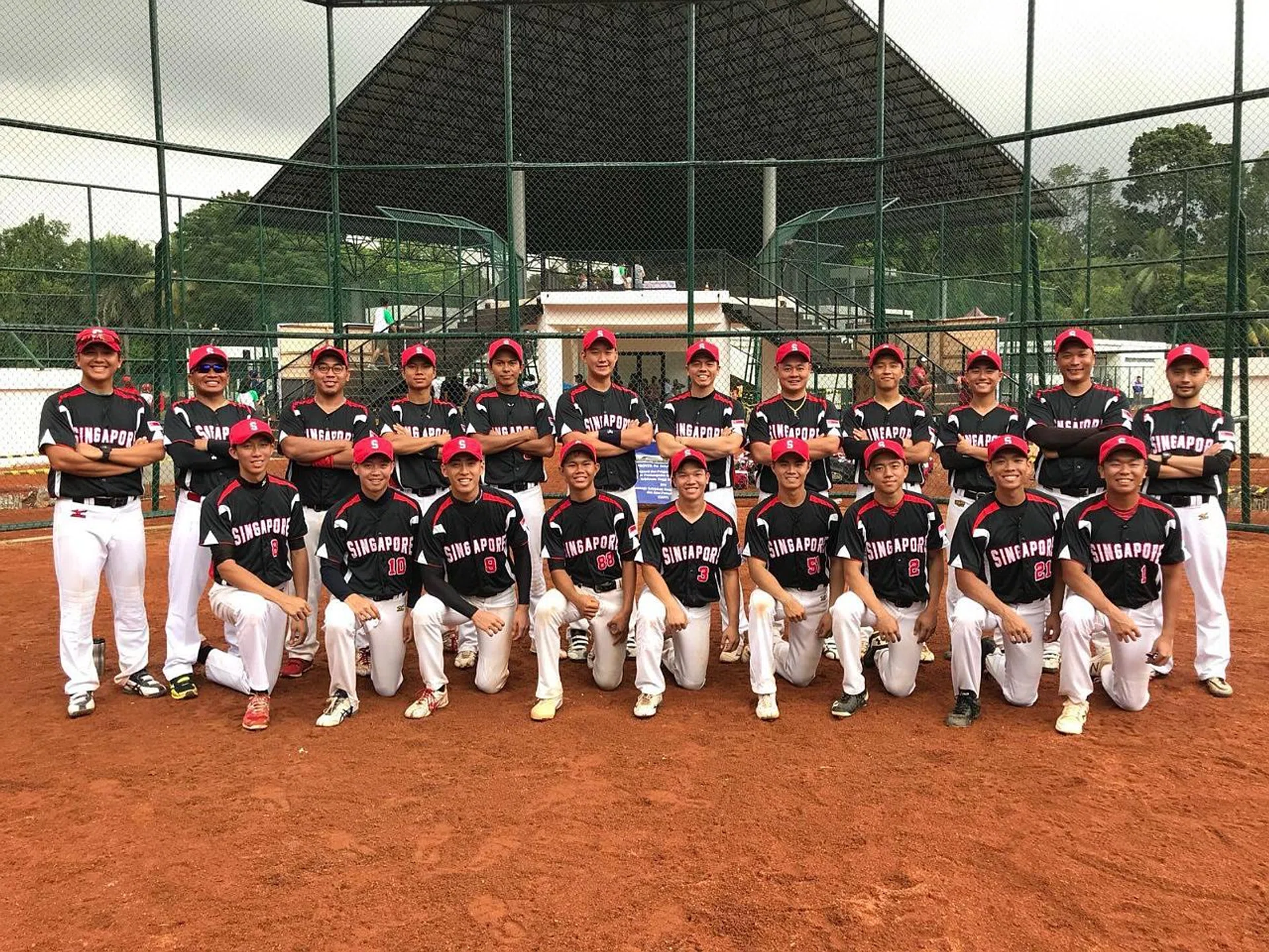 The national men's softball team defeated Indonesia 10-3 to clinch bronze at the Asian Men's Softball Championship in Jakarta last Friday. 