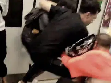 Man seen bleeding after alleged scuffle in MRT