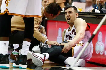 Australian Bogut breaks leg on Cavaliers debut