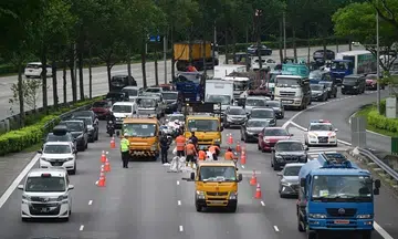 Trailer truck and two lorries involved in collision on PIE