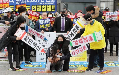 Parents' groups in S. Korea protest against vaccine pass rule for kids