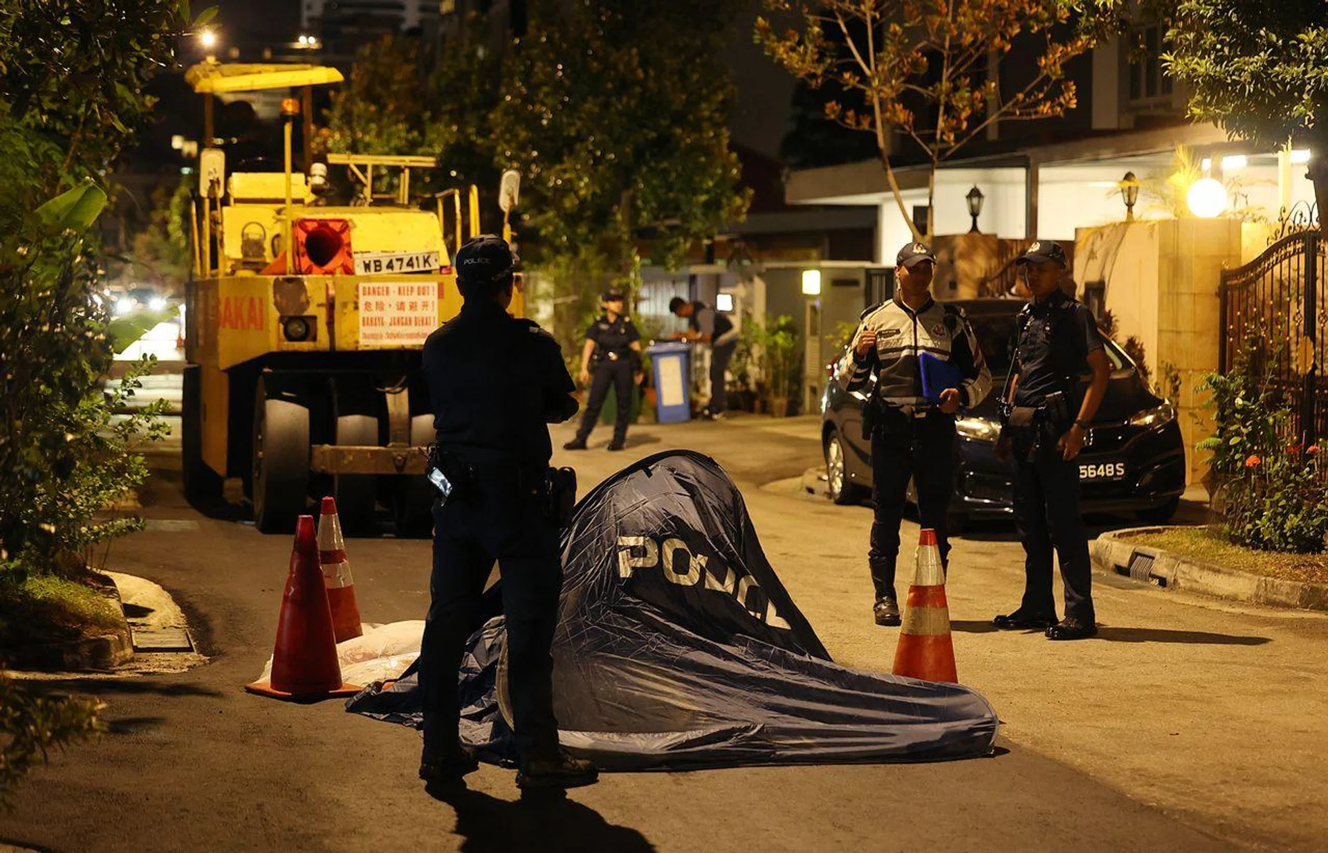 The work-related accident involved a road roller and a traffic controller.