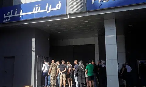 'I need my salary': anger as Lebanese banks reopen
