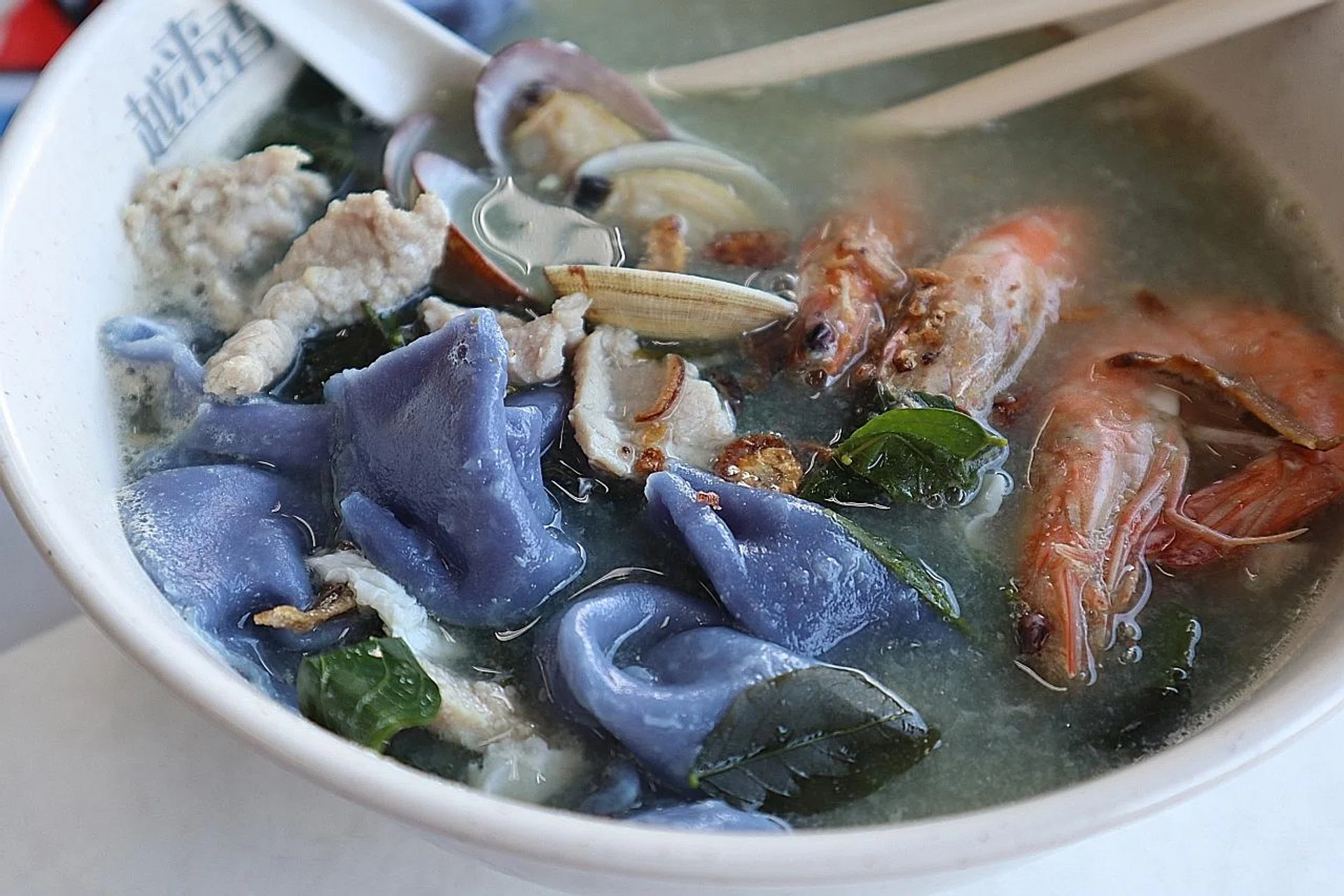 Blue pea flower ban mian