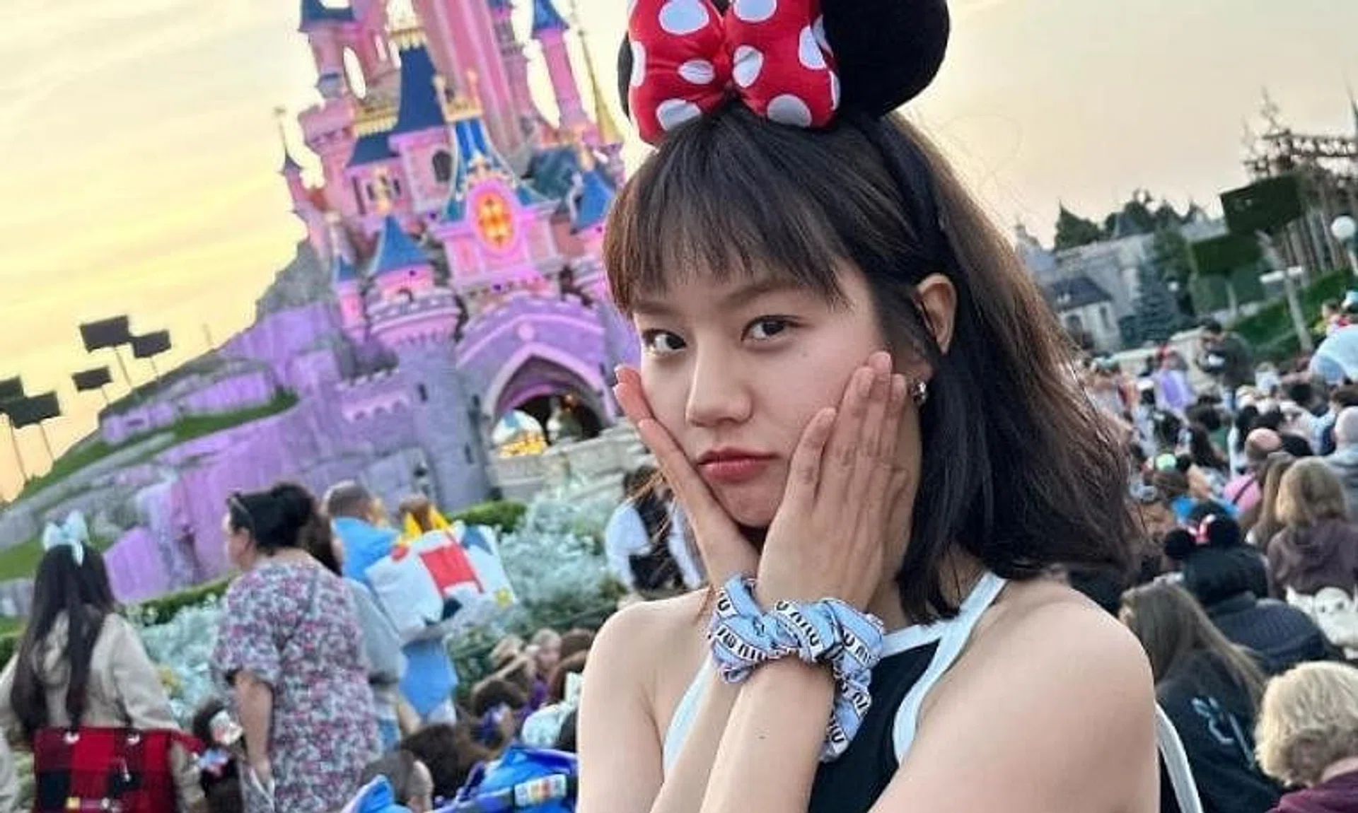 K-pop star Hyeri said Delta Air Lines told her she could either take the economy seat or the next flight out of Los Angeles.