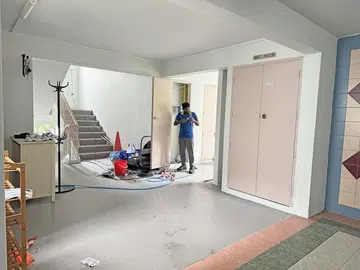 Suspected pipe burst disrupts water supply at Kim Tian Road