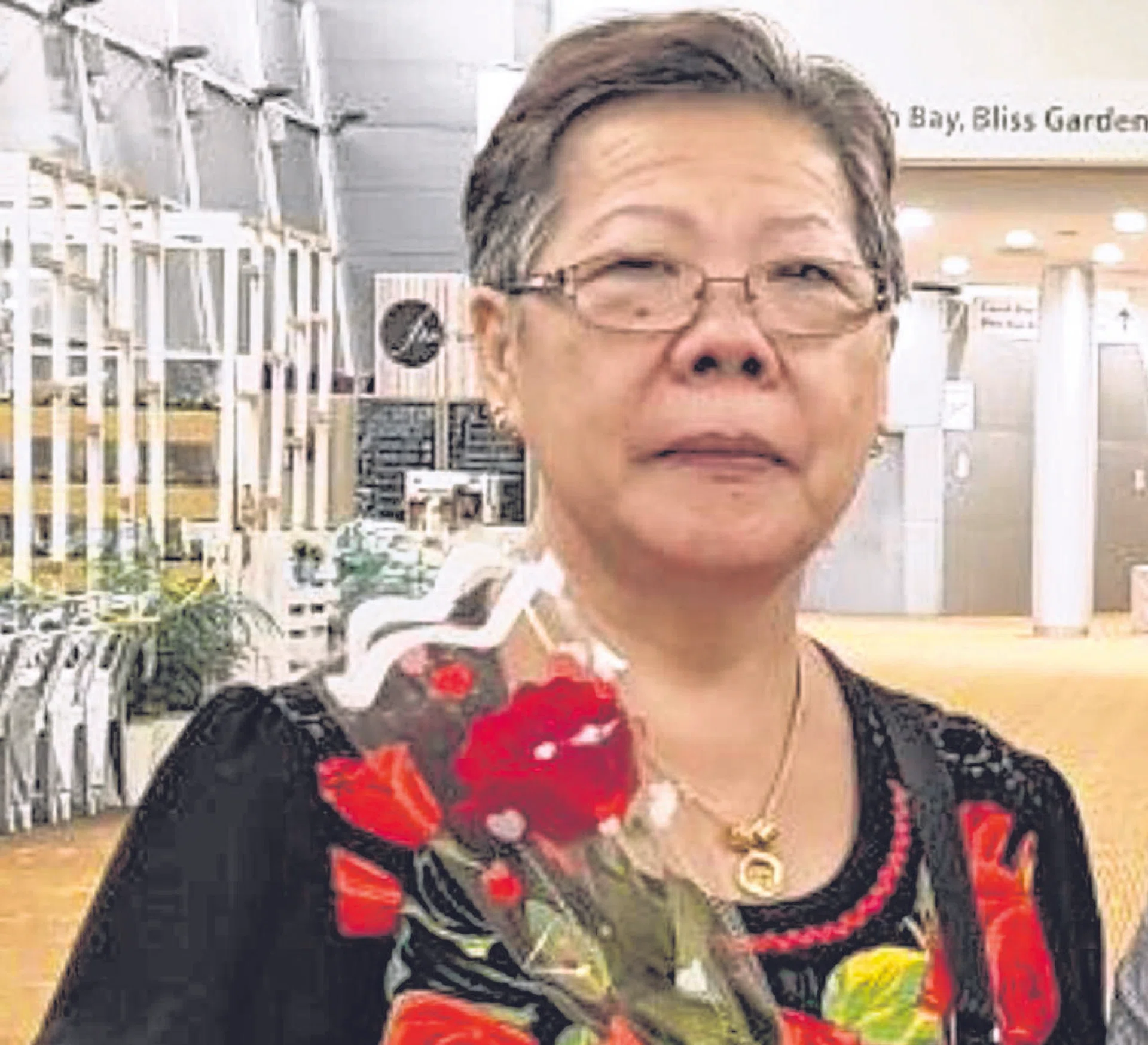 Madam Ong Bee Eng died with family members by her side. 