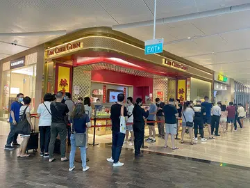 Long queues at Lim Chee Guan after it opens stores for walk-ins