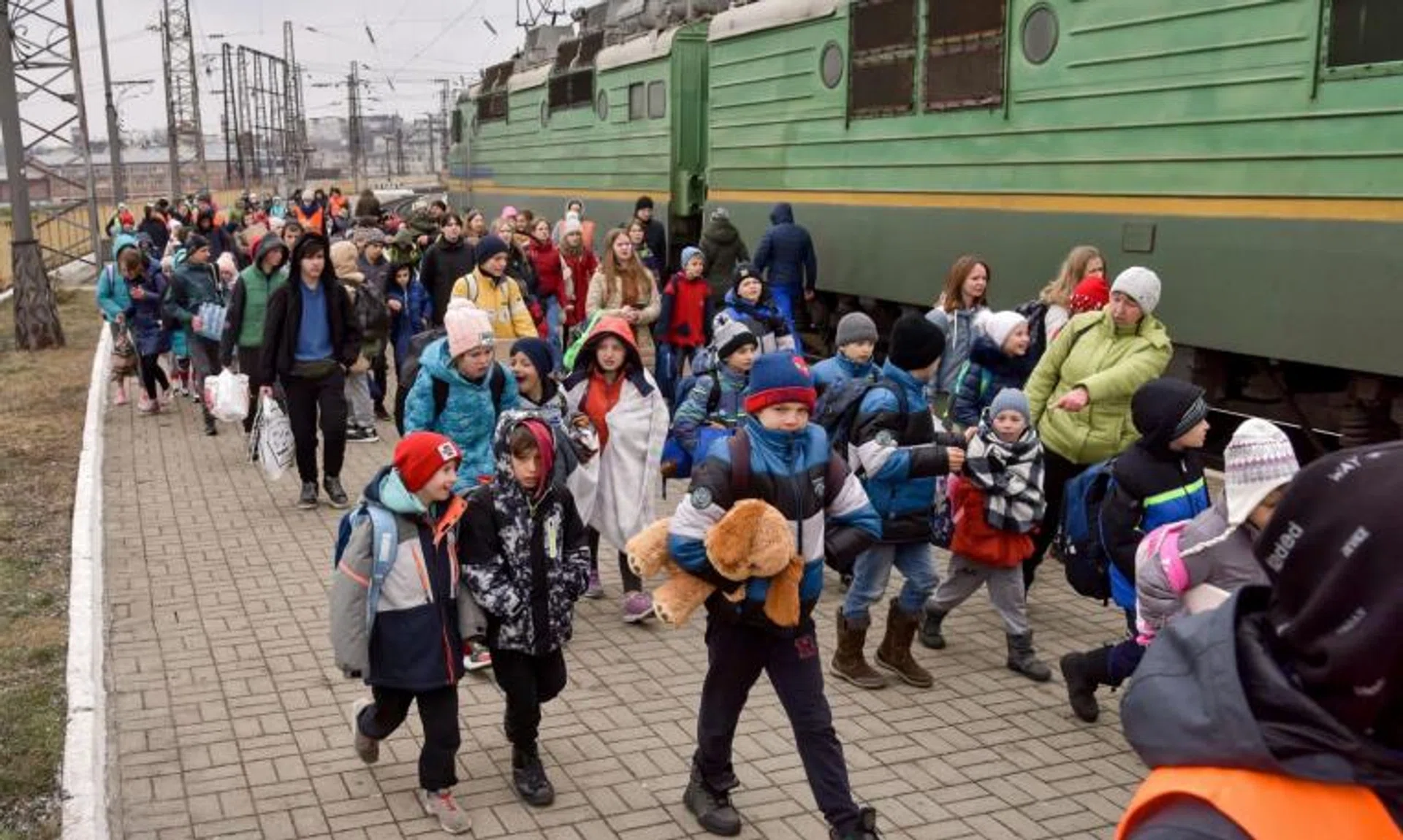 The heads of the UN agencies for refugees and for children made a joint plea for vulnerable youngsters caught up in the crisis to escape the conflict.