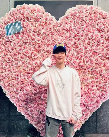 JJ Lin returns Cartier ring to fan after mistaking it for gift