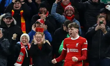 Brilliant Bradley leads Liverpool's 4-1 rout of Chelsea