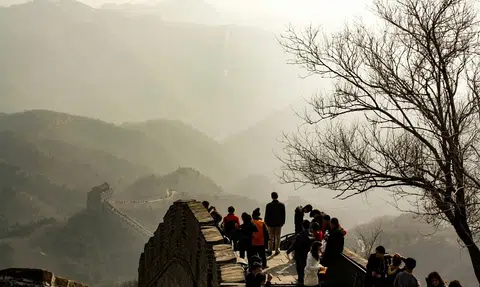 Drones deliver takeout, emergency kits to Great Wall