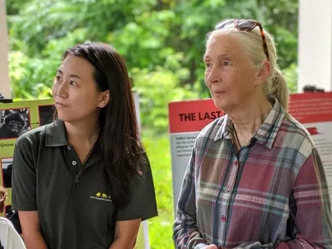 Local primatologist Andie Ang (left) with Dr Jane Goodall.