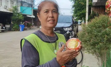 Street cleaner in Thailand returns gold worth nearly a year's wage, sweeps local hearts with honesty