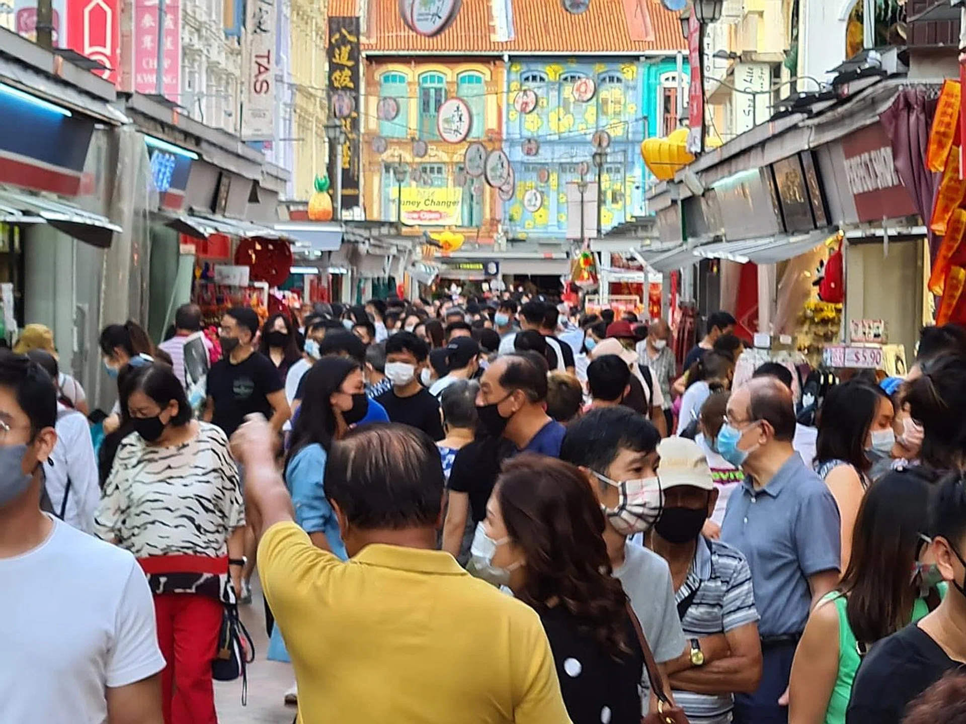 The streets and shops at Chinatown were so crowded, people were literally rubbing shoulders with one another.  