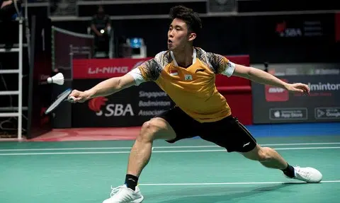 Loh Kean Yew and men's doubles pair ride wave of home support into Singapore Open q-finals