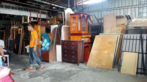 Singaporeans' old furniture given new lease of life in Kelantan