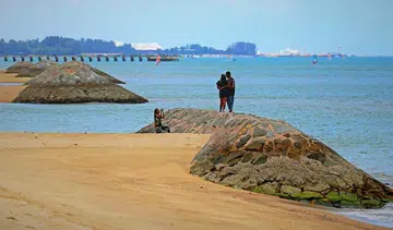 Man falls into sea at East Coast Park on Christmas Day