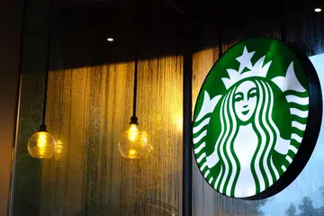 Starbucks CEO to hire 10,000 refugees in response to Trump ban