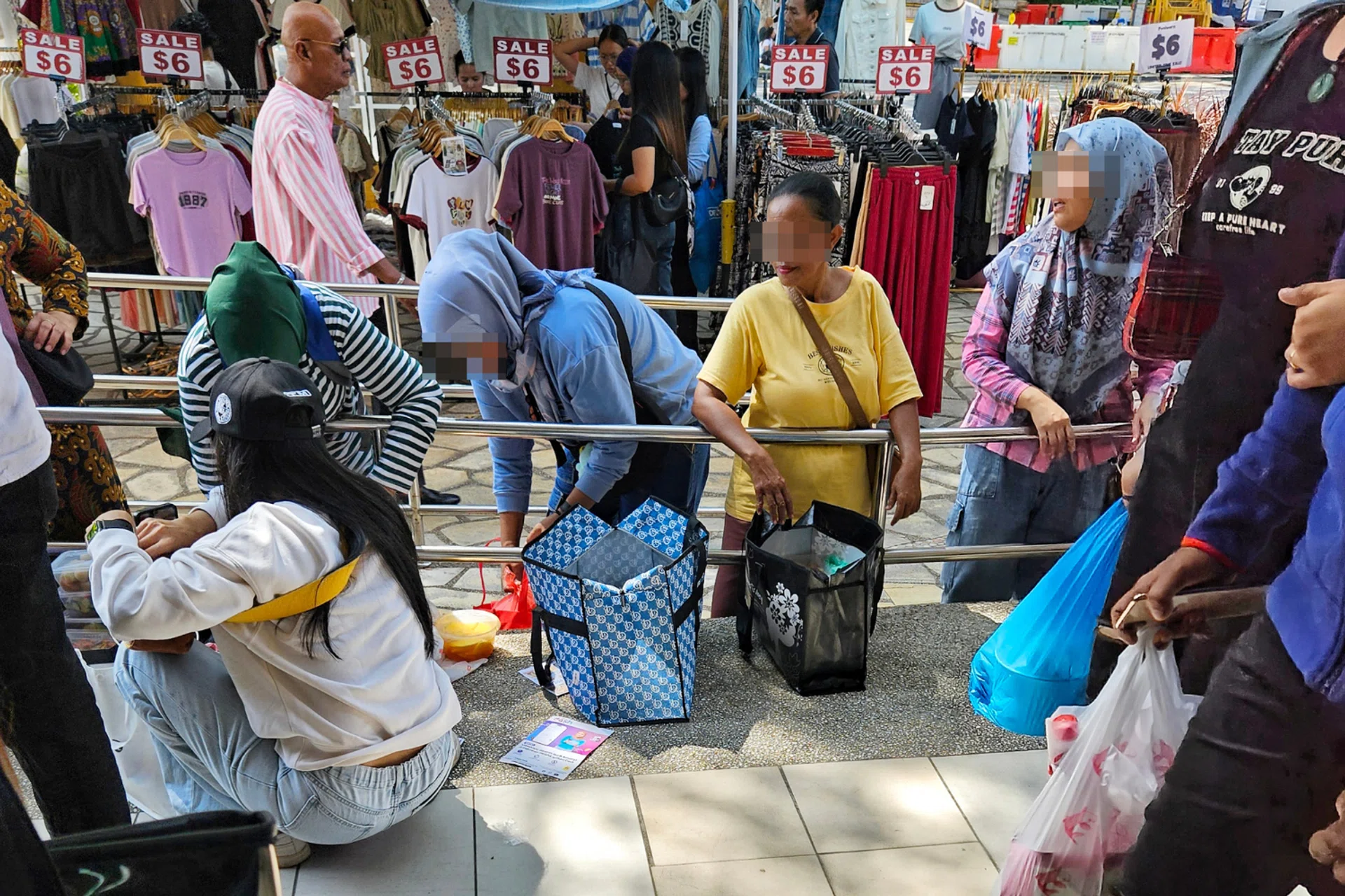 Some maids placed their foods in the open. PHOTO: SHIN MIN DAILY NEWS
