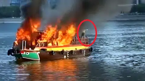 Man in bumboat blaze still missing