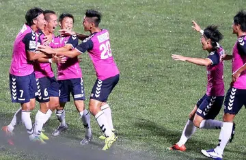 White Swans stay on track for historic treble