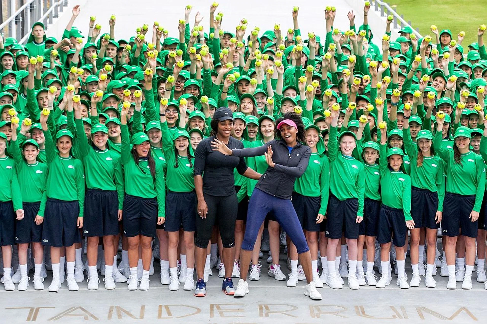 Serena Williams (left) has a 6-2 advantage over big sister Venus (right) in Grand Slam finals. 