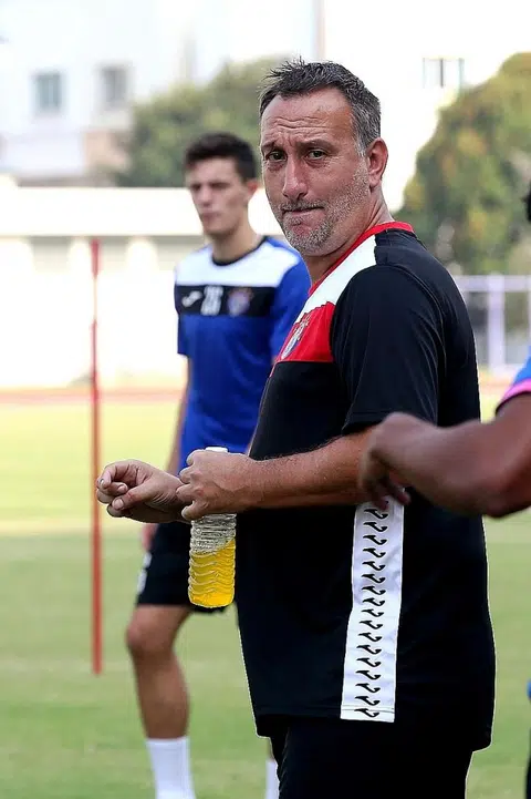Steinebrunner steps down as Warriors coach