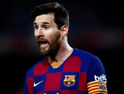 Abidal in crisis talks with Barcelona after Messi row