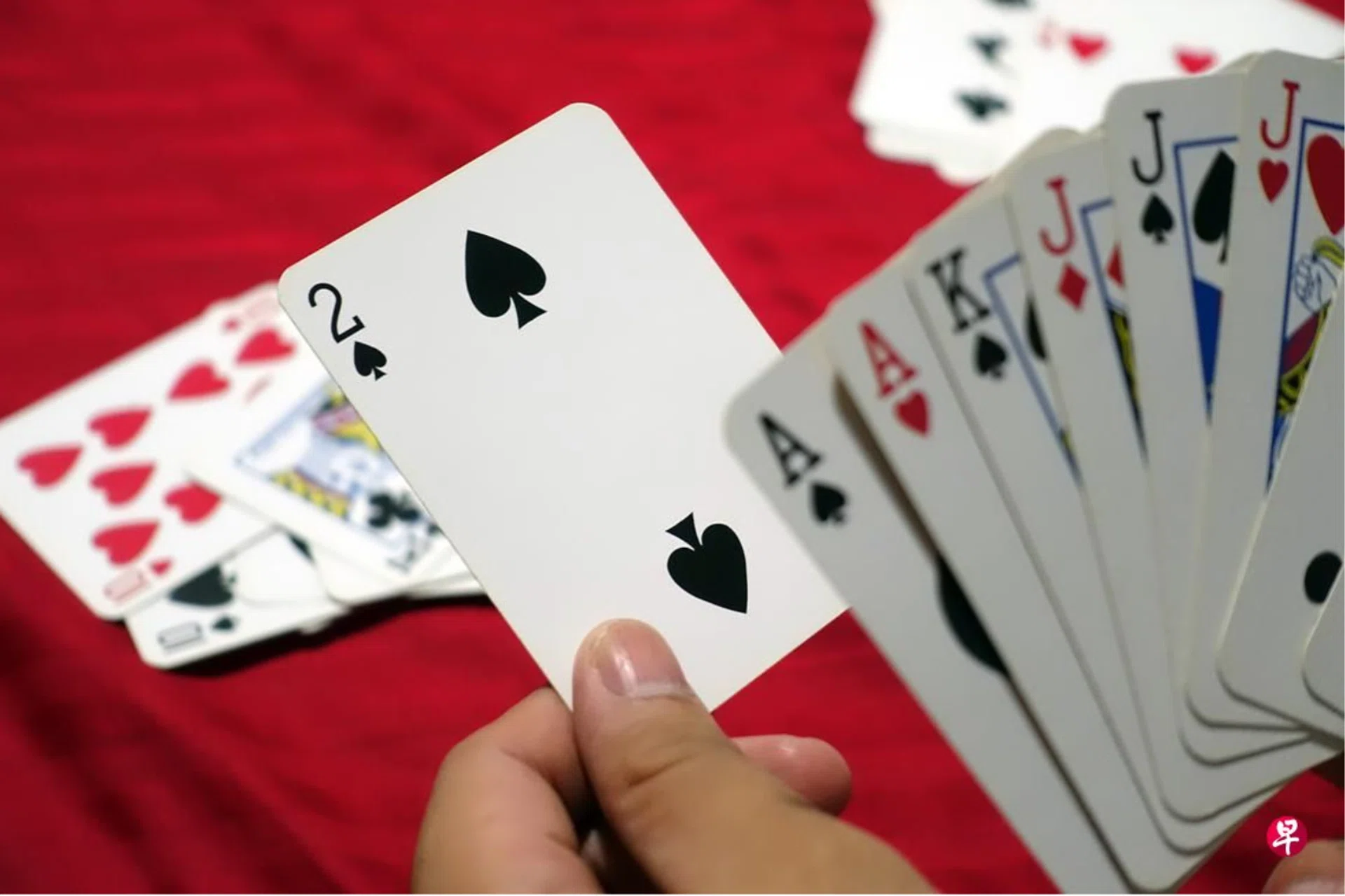 Luo Shaowen resorted to robbery after losing all his money at the gambling tables. 