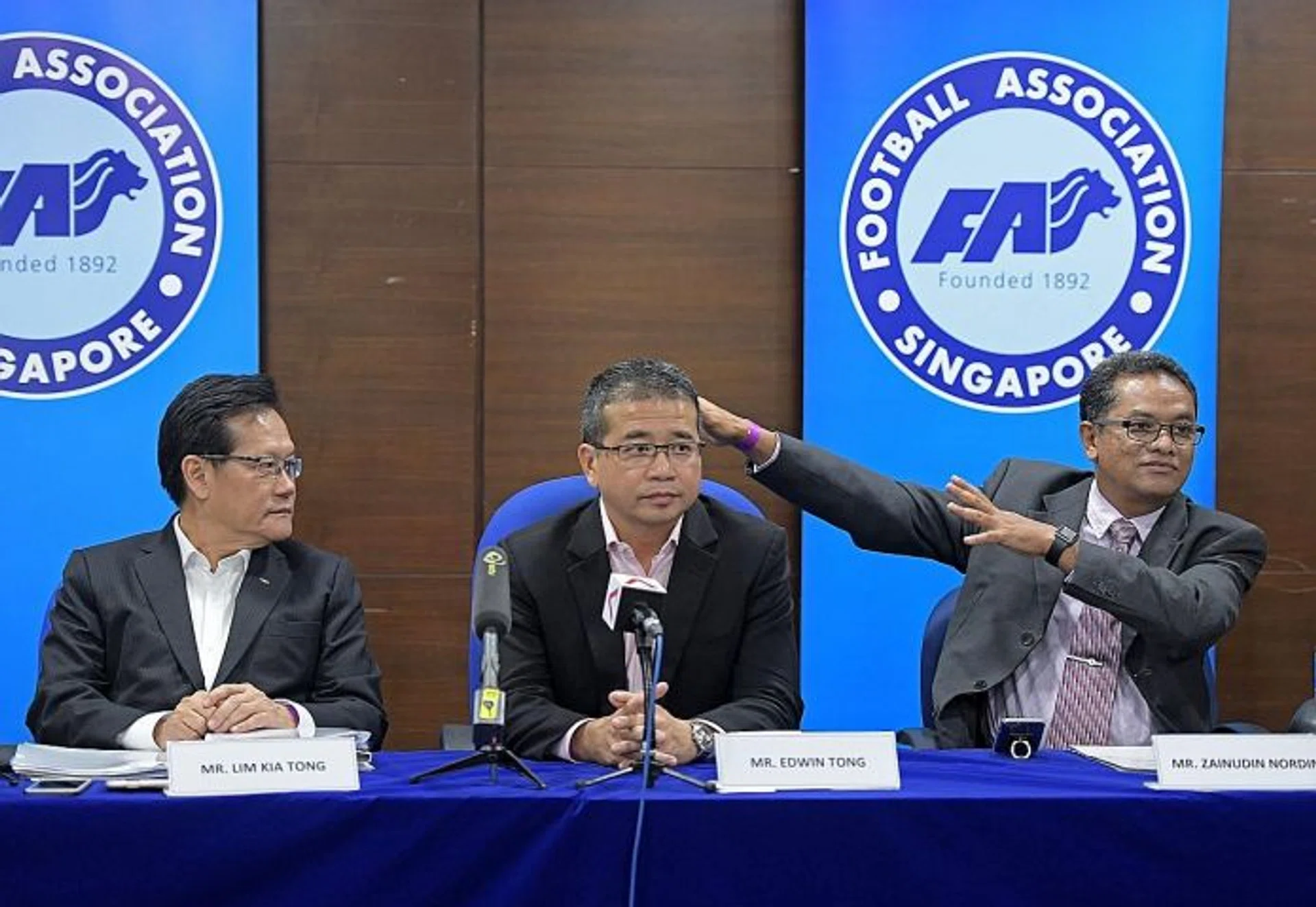 ALL SET: Lim Kia Tong (left, with fellow vice-president Edwin Tong and president Zainudin Nordin) is intimately involved in settling several points of contention raised by affiliates on the new constitution.