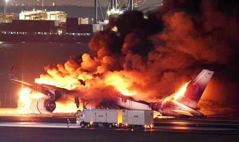 Japan Airlines pilots 'unaware of fire' at first